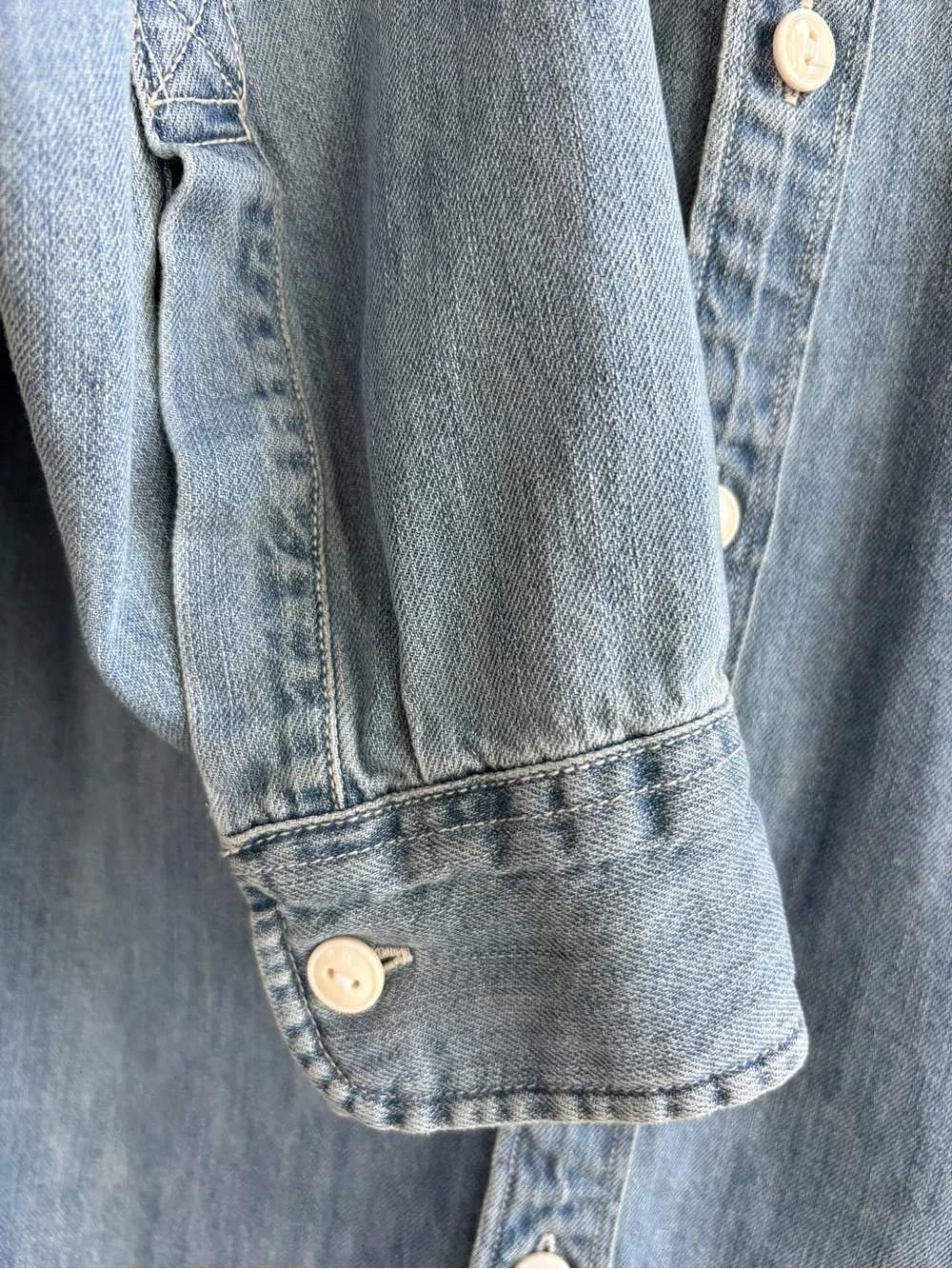 Crew Men’s Medium Chambray Denim Button Front Shirt Casual Classic Western - Picture 6 of 12